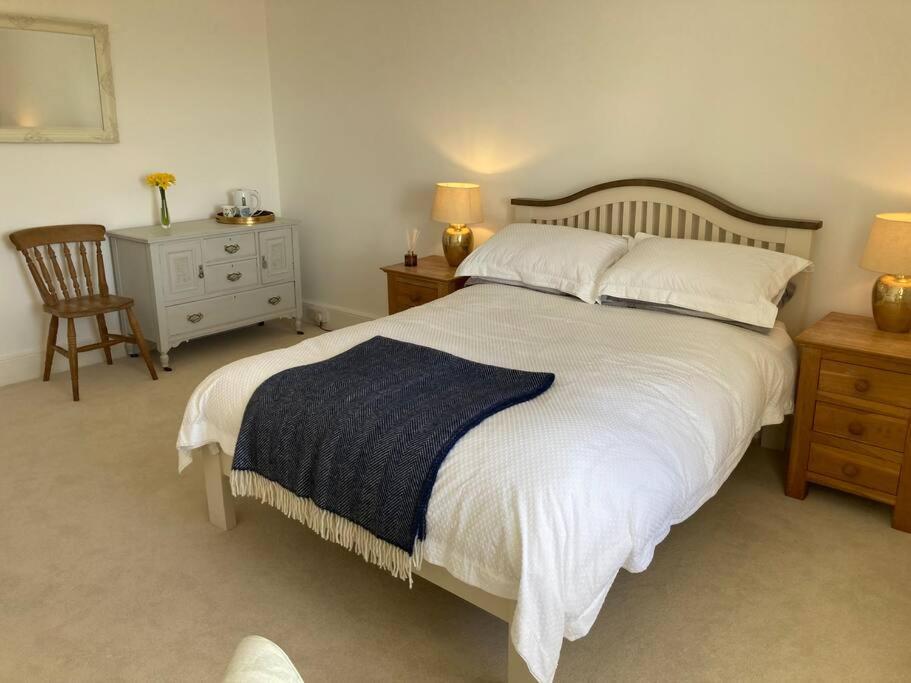Lower Trewern Farm- Ensuite Bedroom Penzance Buitenkant foto